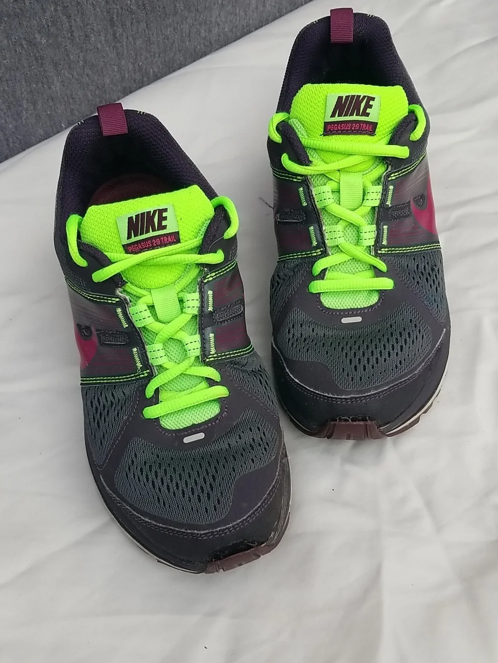 Nike Pegasus Trail Running Shoes - Neon Green & Burgundy Accents 7.5